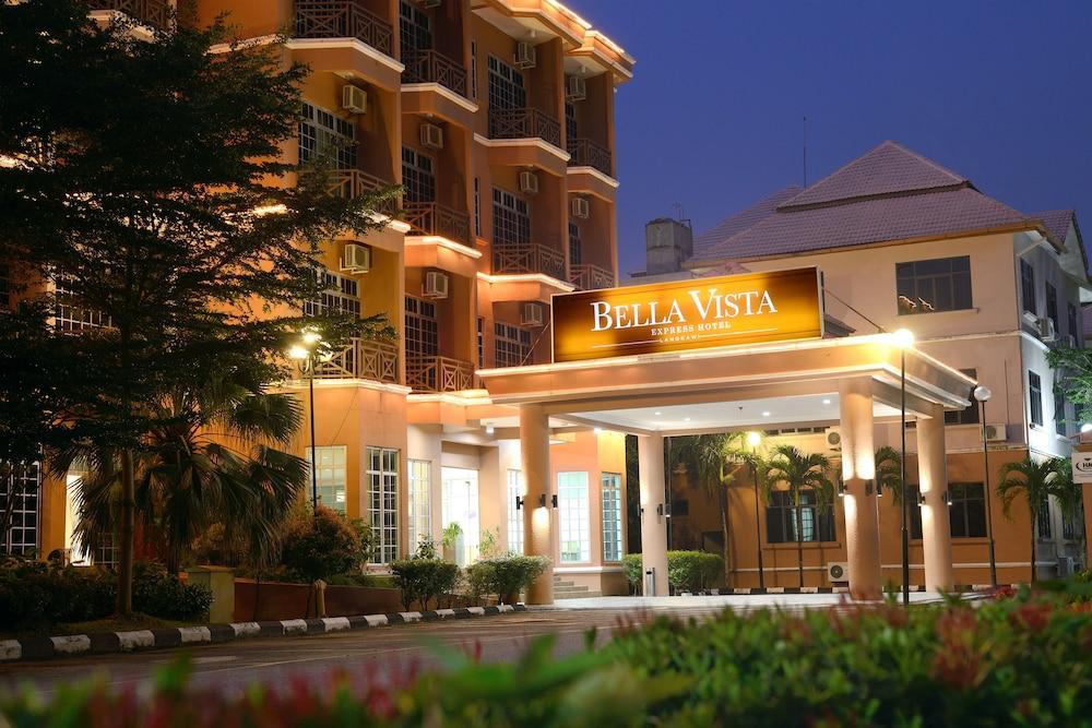 Bella Vista Express Hotel Пантай-Сенанг Экстерьер фото