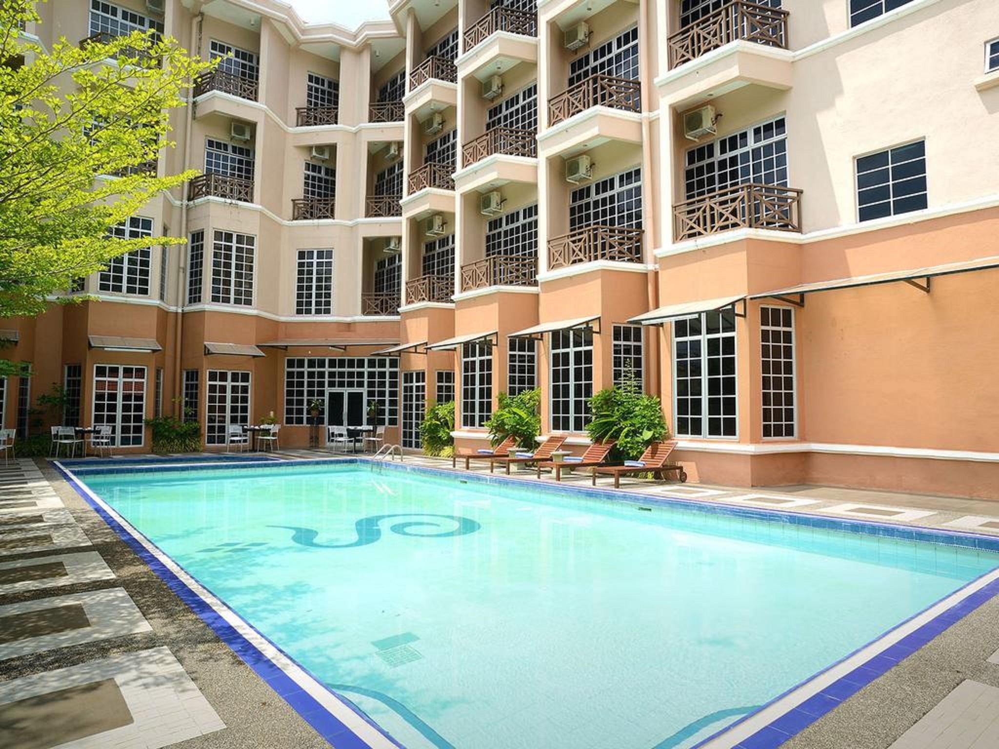 Bella Vista Express Hotel Пантай-Сенанг Экстерьер фото