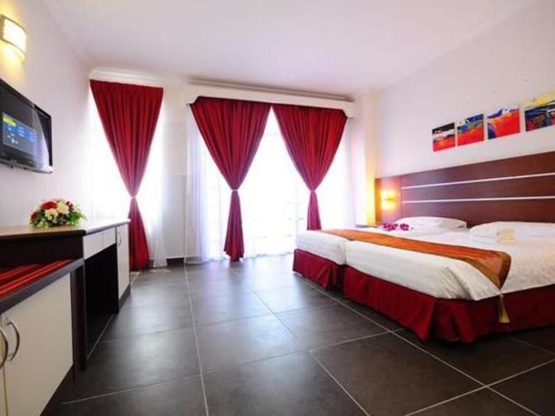 Bella Vista Express Hotel Пантай-Сенанг Экстерьер фото